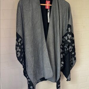 Coco & Carmen wrap shawl soft NEW Gray Black reversible